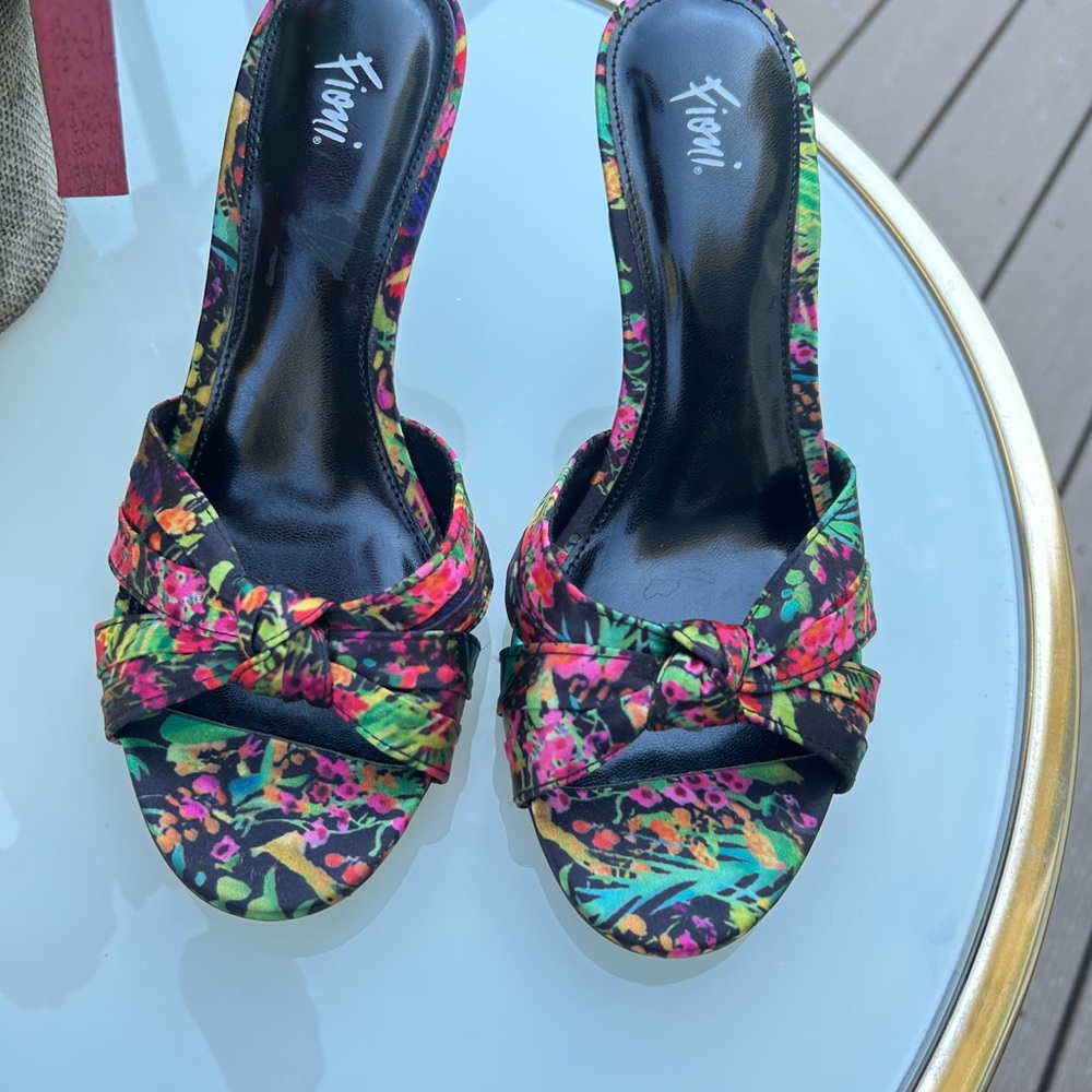 FIONI Black with Flowers Slide On Heels Sandals.